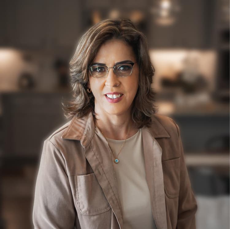 Jenny Caceres, REALTOR® with CENTURY 21 NuWay Realty