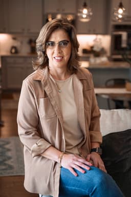 Jenny Caceres, Bilingual REALTOR®